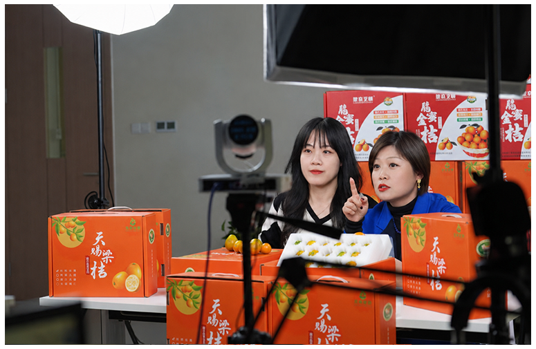 邹文俊在电商企业跟岗实践